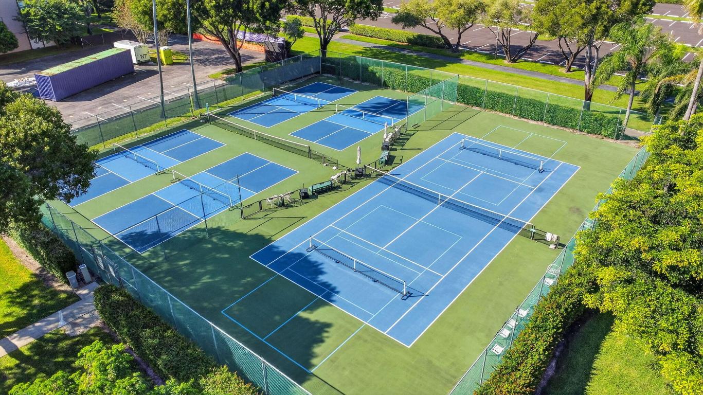 HUNTINGTON LAKES SEC FIVE CONDOS - Residential