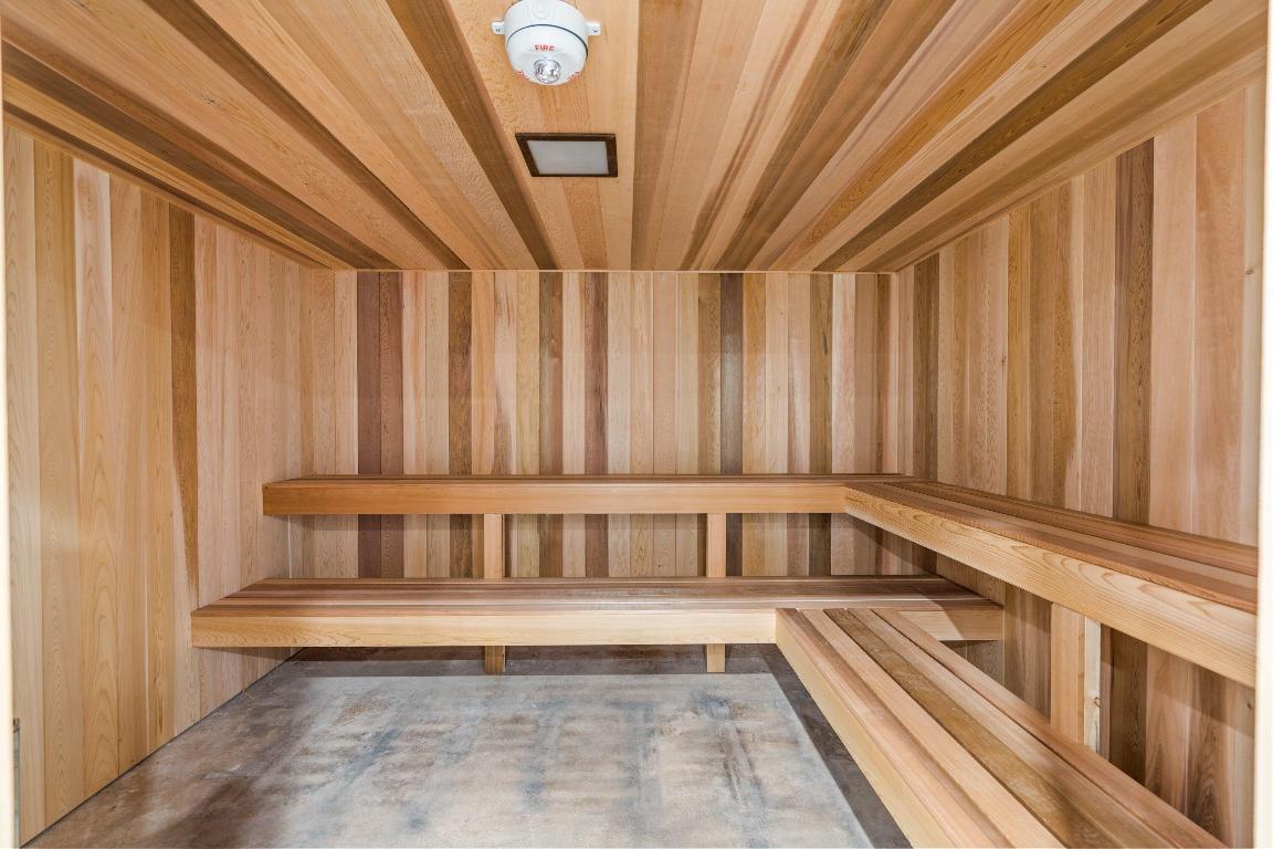 HUNTINGTON LAKES SEC FIVE CONDOS - Residential