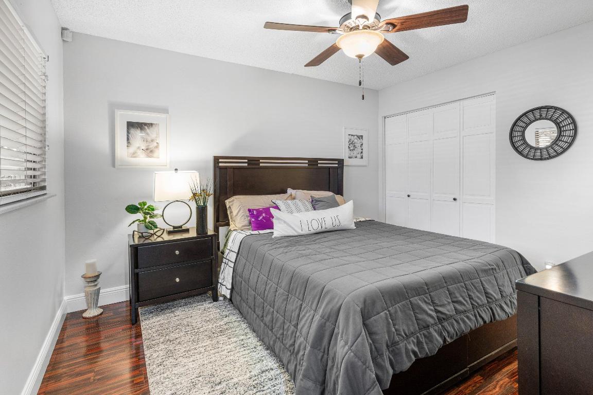 HUNTINGTON LAKES SEC FIVE CONDOS - Residential