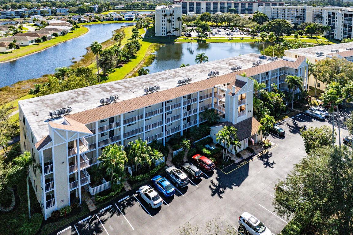 HUNTINGTON LAKES SEC FIVE CONDOS - Residential