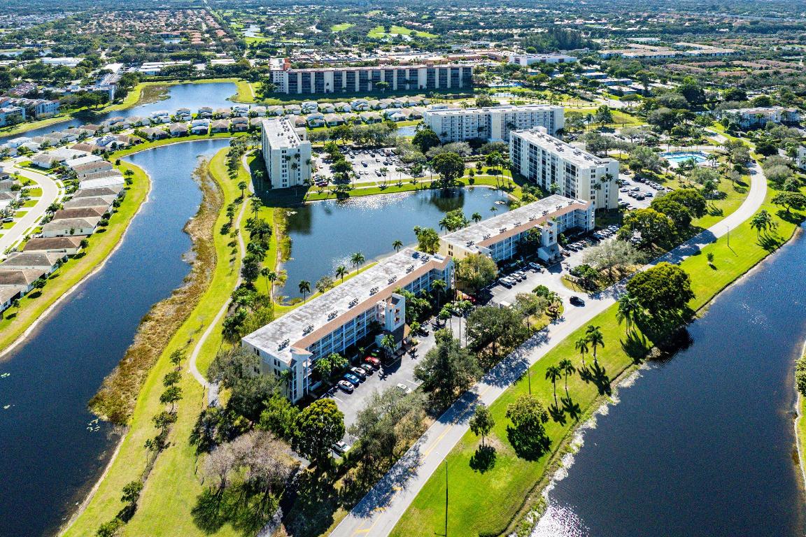 HUNTINGTON LAKES SEC FIVE CONDOS - Residential