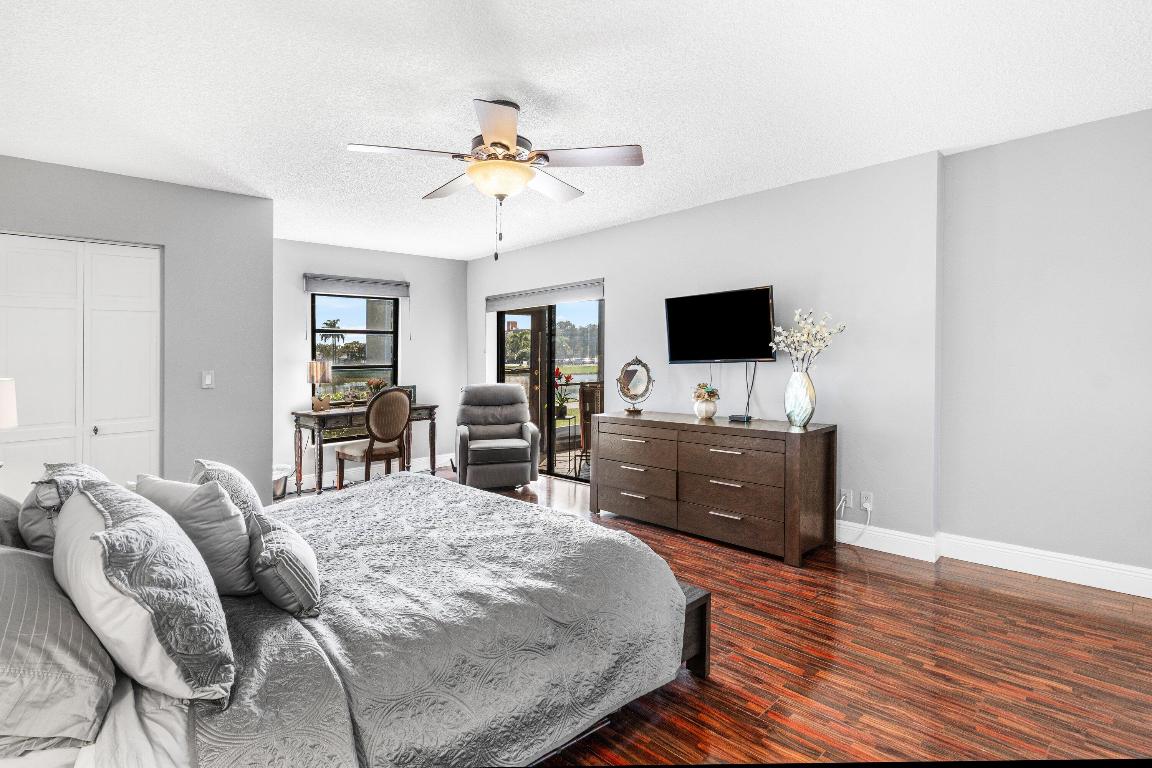 HUNTINGTON LAKES SEC FIVE CONDOS - Residential