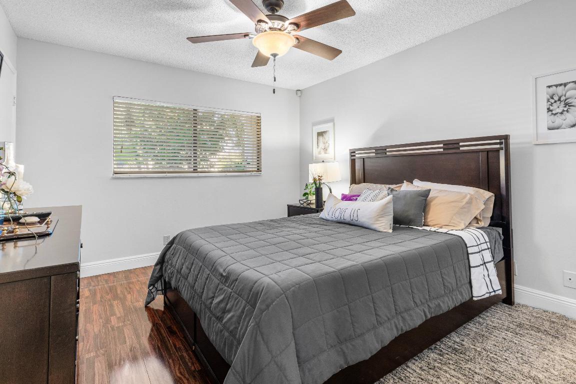 HUNTINGTON LAKES SEC FIVE CONDOS - Residential