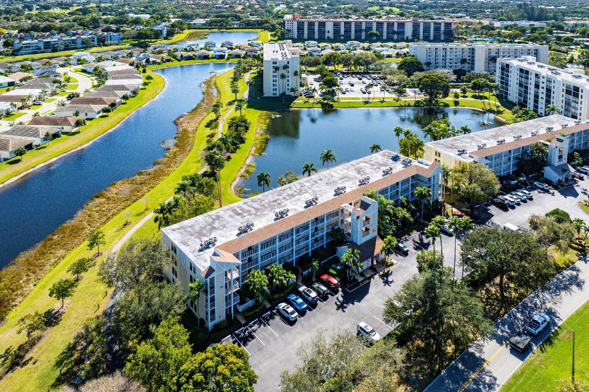 HUNTINGTON LAKES SEC FIVE CONDOS - Residential