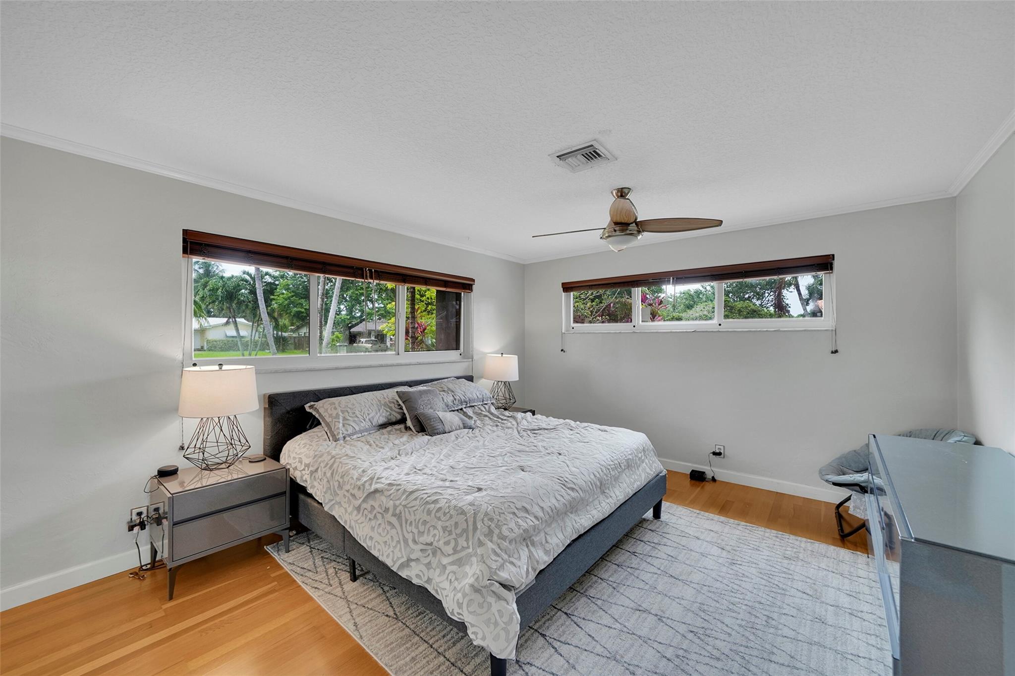 Hollywood Hills 6-22 B - Residential Lease