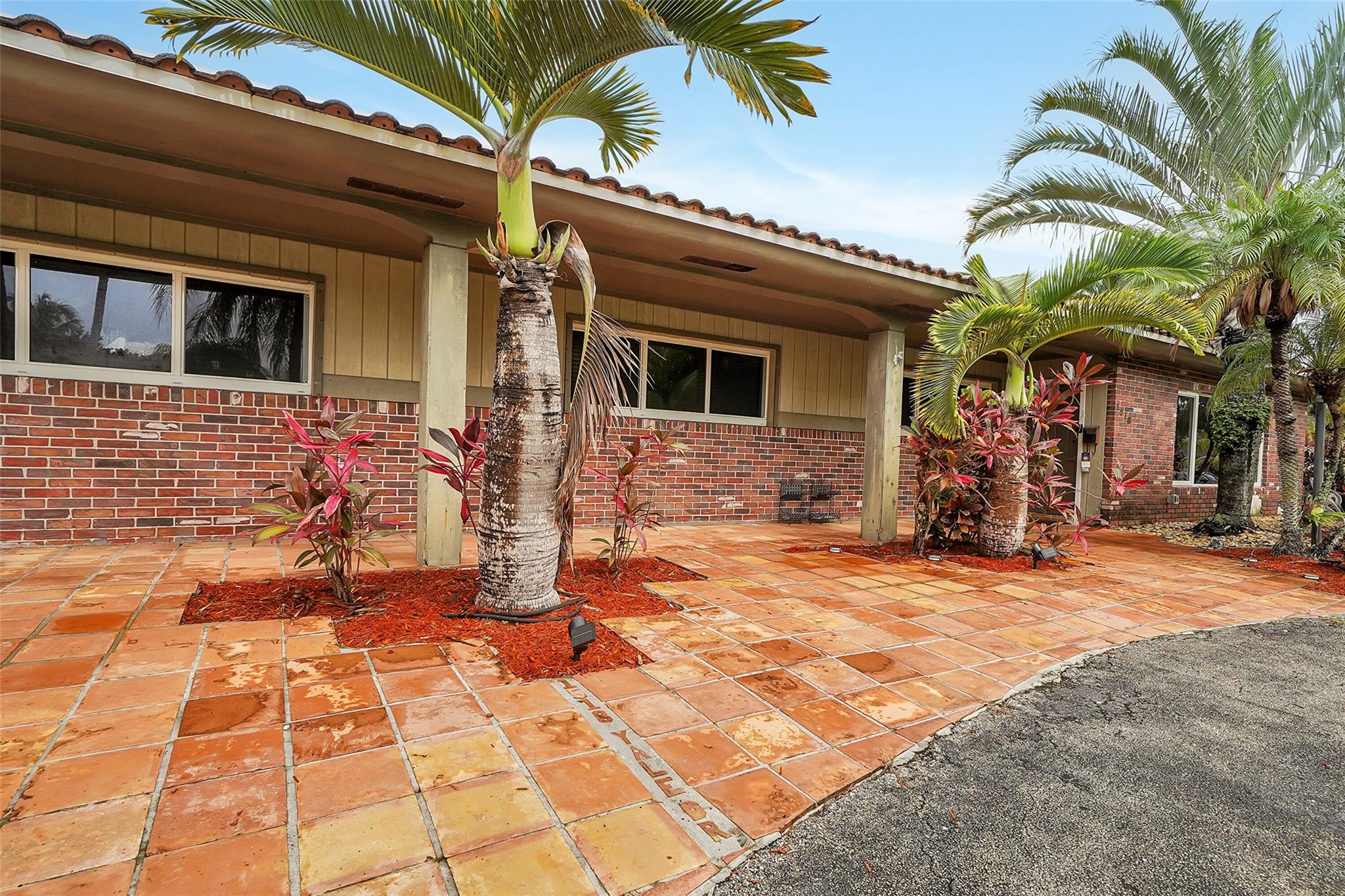 Hollywood Hills 6-22 B - Residential Lease