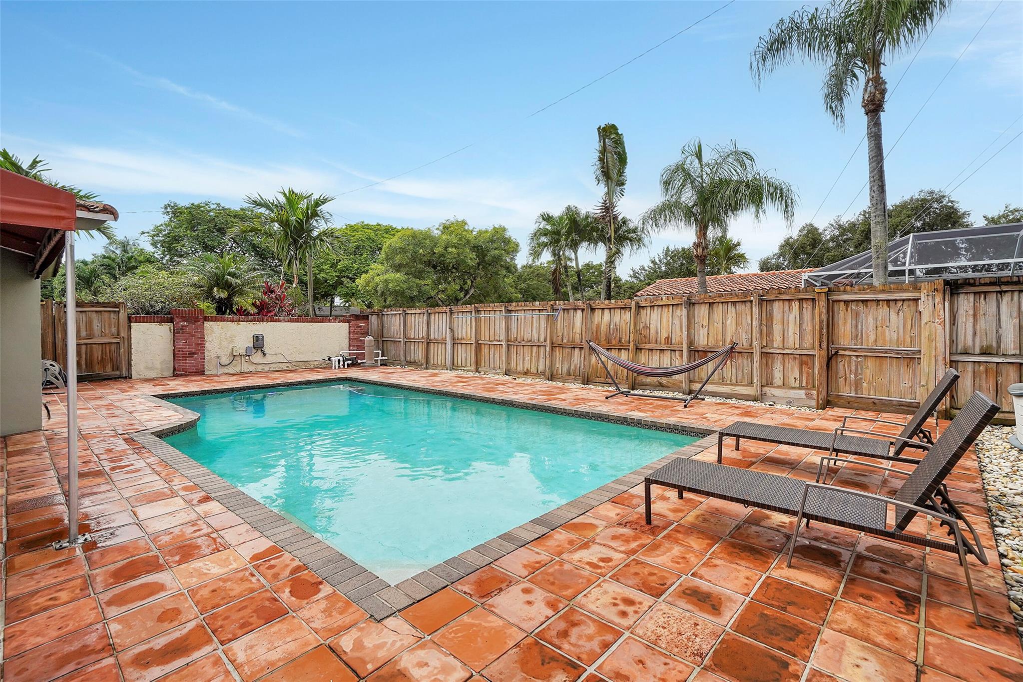 Hollywood Hills 6-22 B - Residential Lease