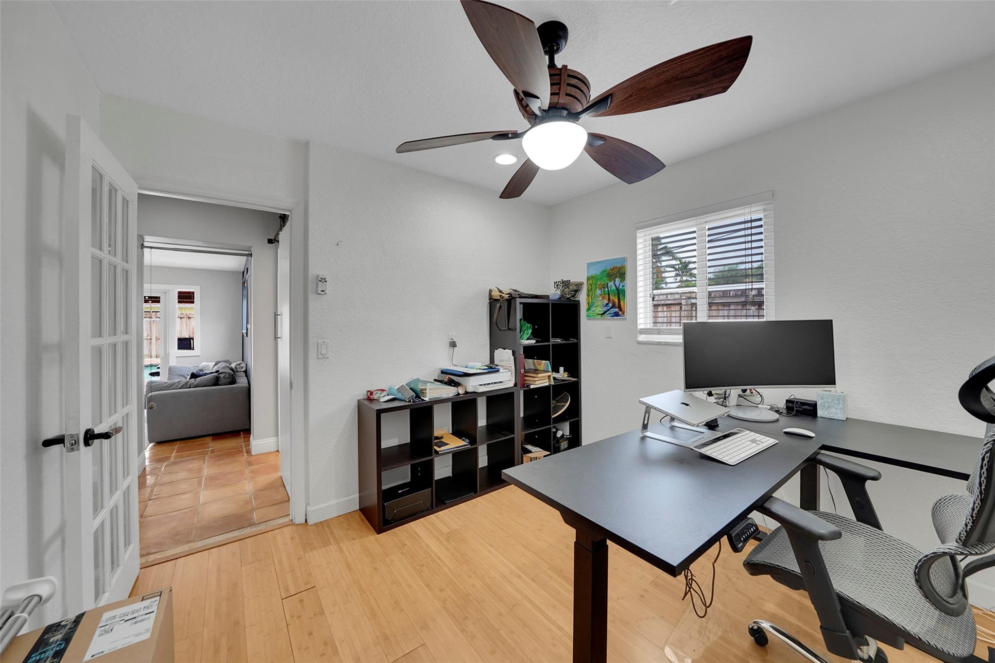 Hollywood Hills 6-22 B - Residential Lease