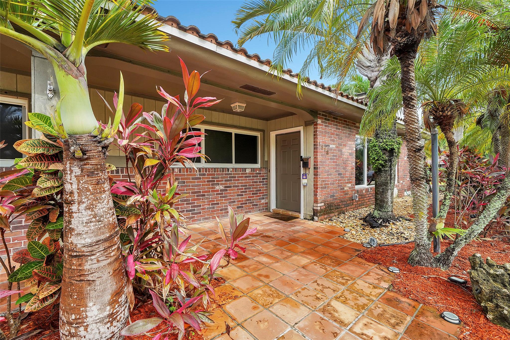 Hollywood Hills 6-22 B - Residential Lease