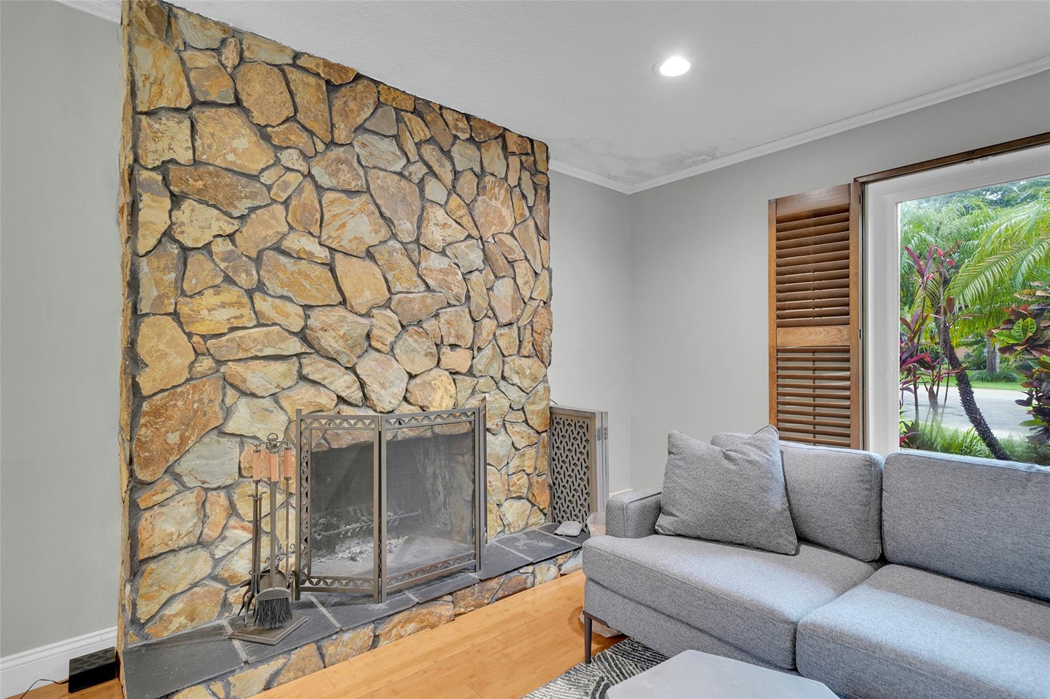 Hollywood Hills 6-22 B - Residential Lease