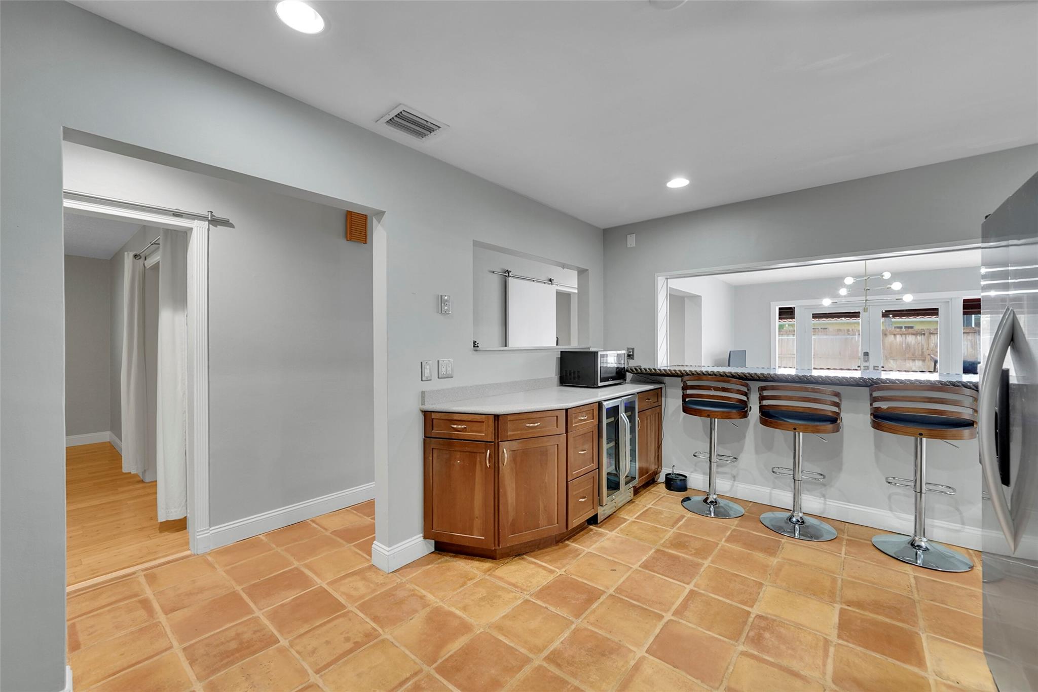 Hollywood Hills 6-22 B - Residential Lease