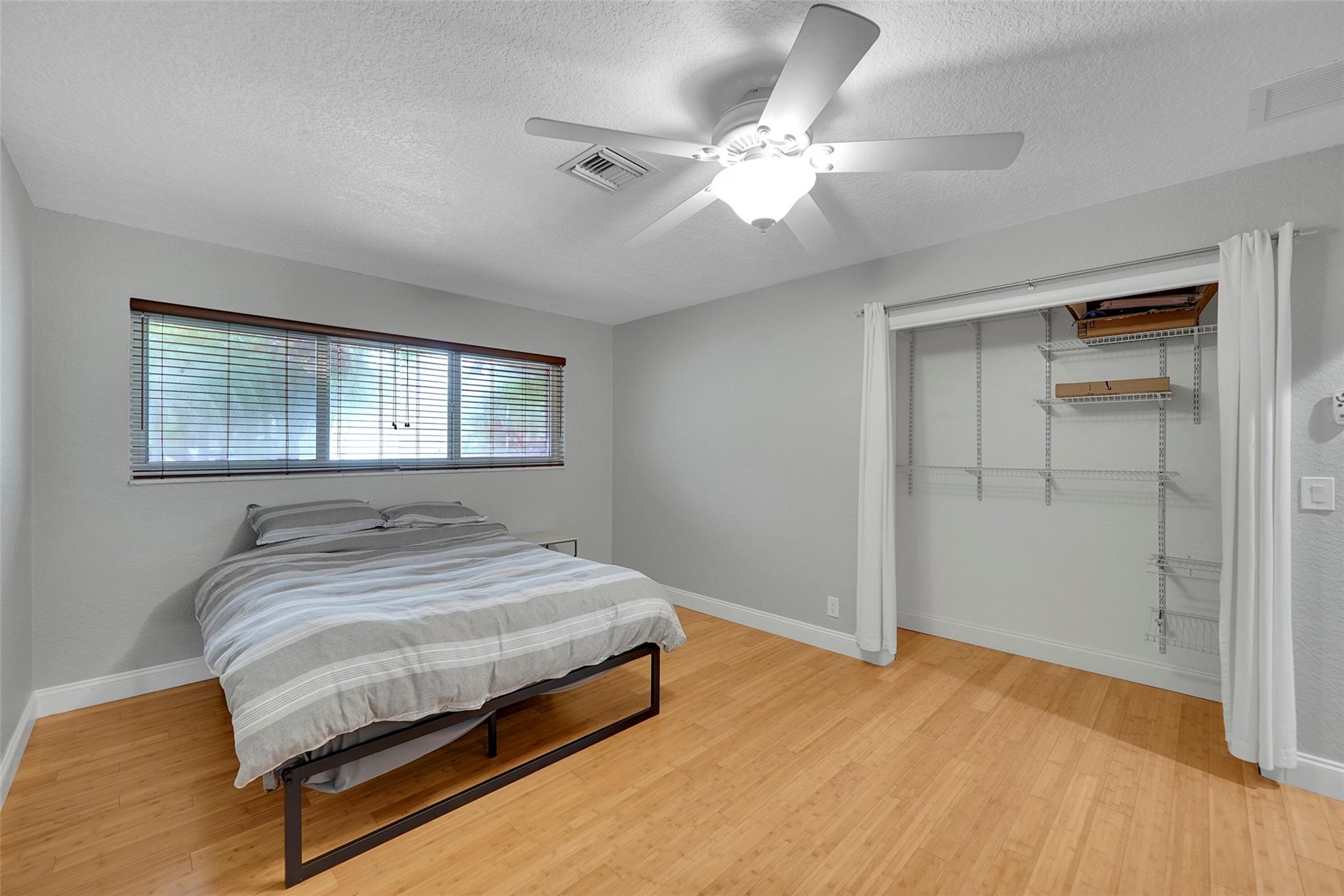 Hollywood Hills 6-22 B - Residential Lease