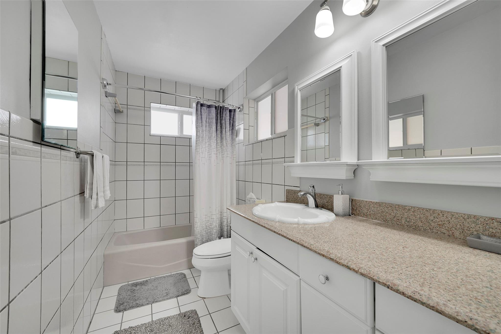 Hollywood Hills 6-22 B - Residential Lease