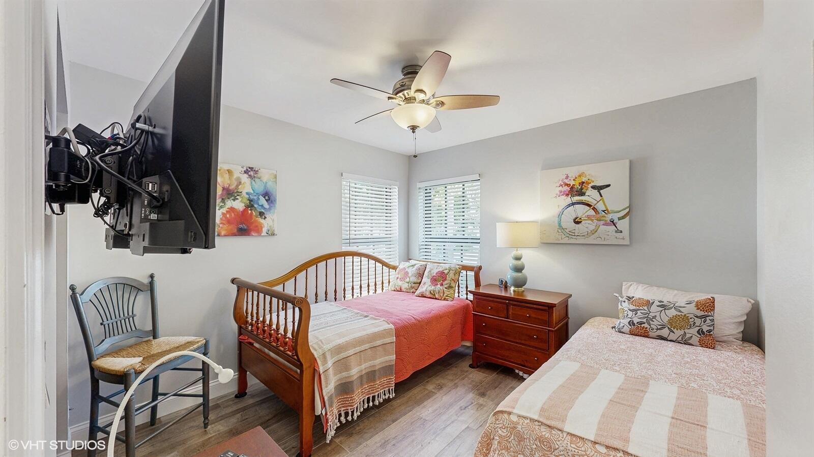 LAKE WINDWOOD CONDO - Residential