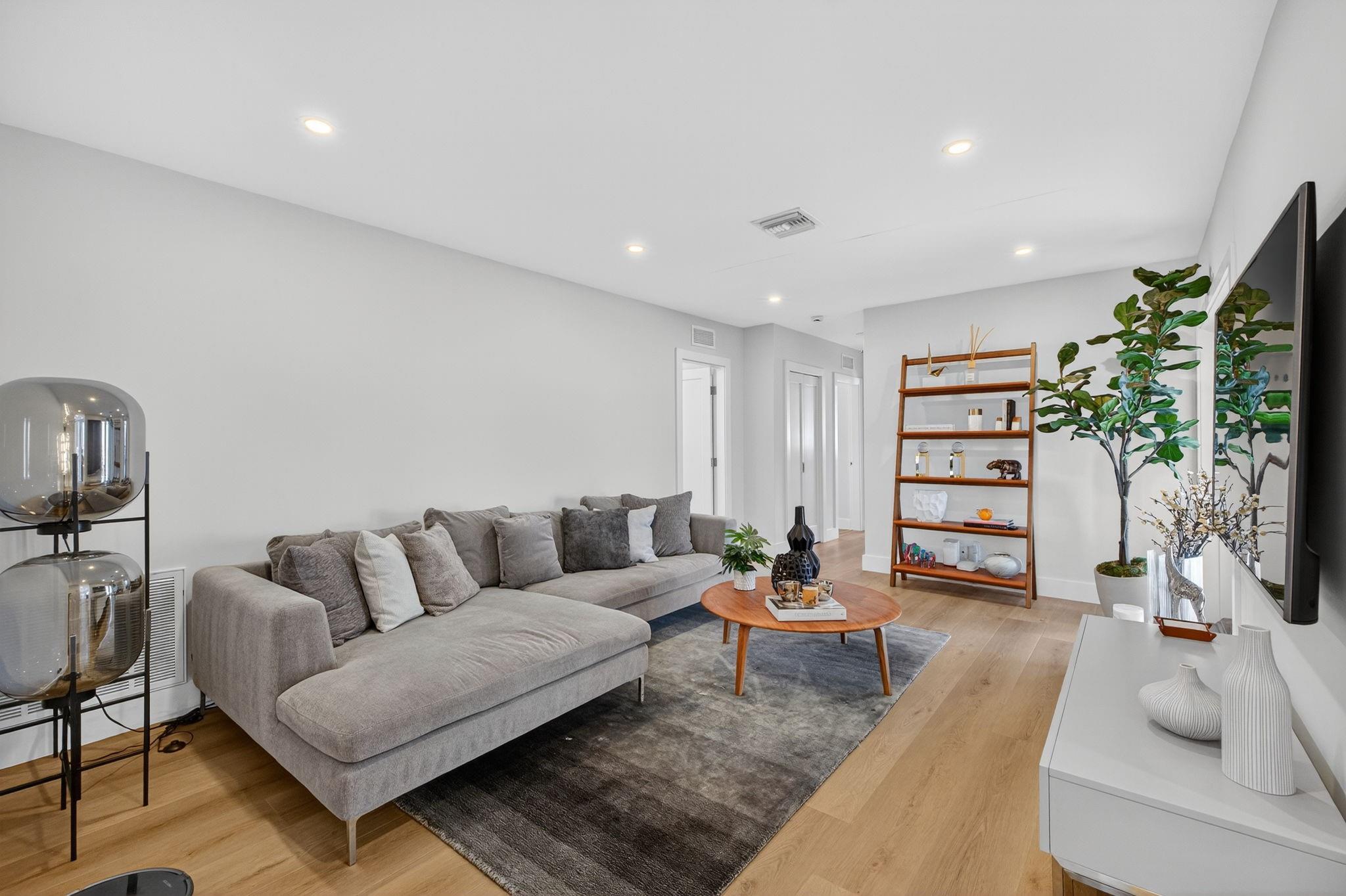 LAKE ESTATES ADD - Residential