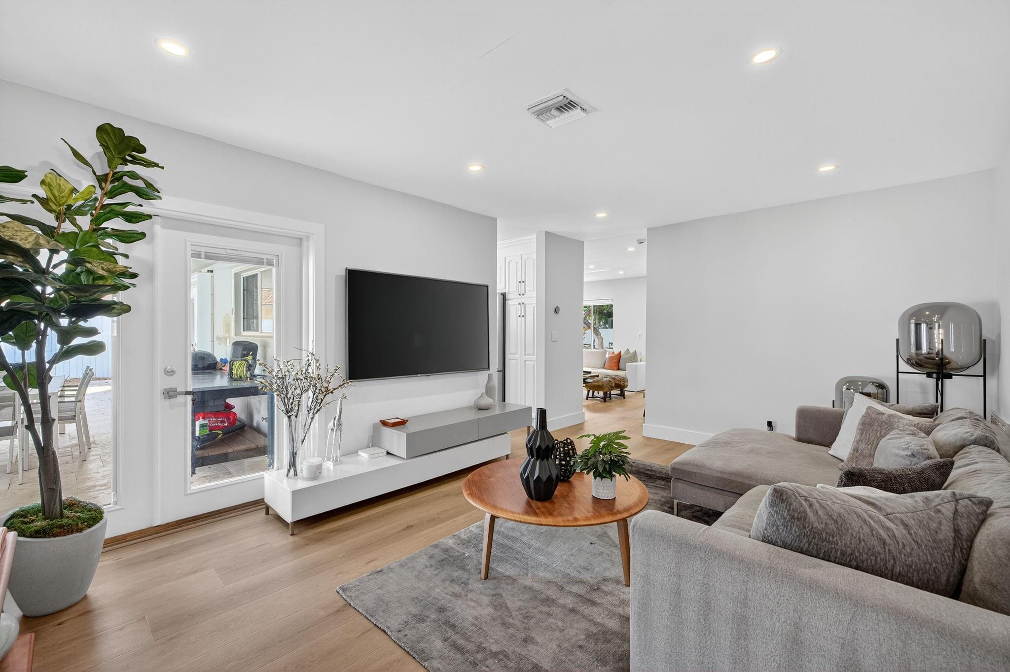 LAKE ESTATES ADD - Residential