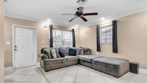 Single Family Residence in Deerfield Beach FL 166 5th Street St 5.jpg
