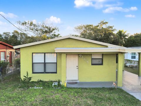 Single Family Residence in Deerfield Beach FL 166 5th Street St.jpg