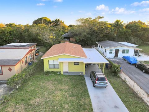 Single Family Residence in Deerfield Beach FL 166 5th Street St 36.jpg