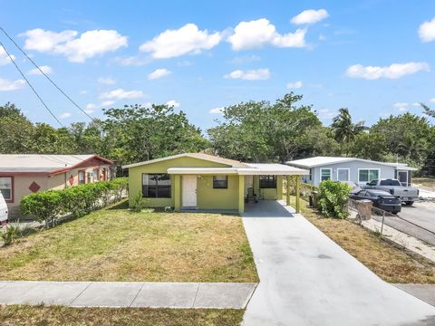 Single Family Residence in Deerfield Beach FL 166 5th Street St 32.jpg