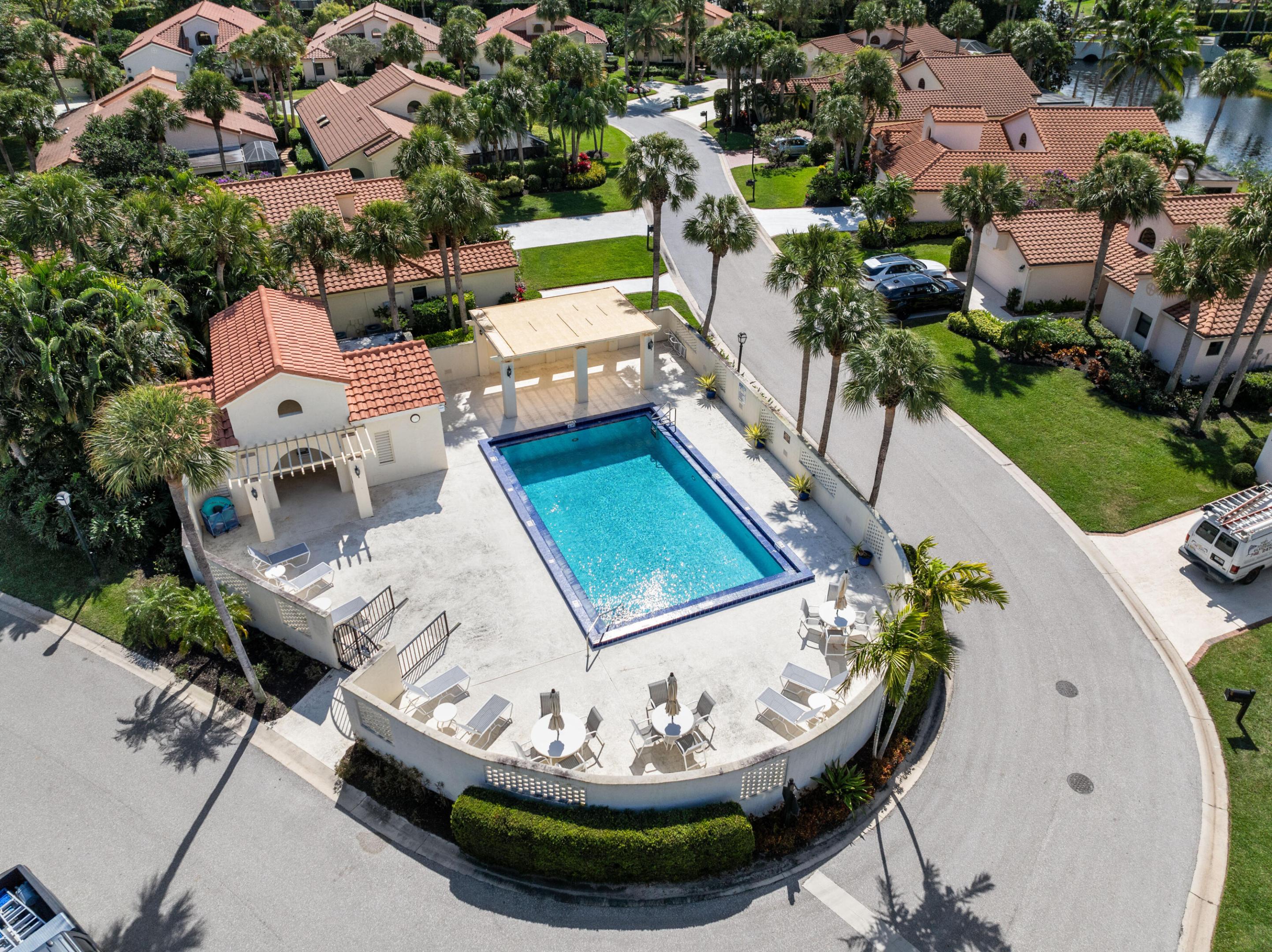 HIDDEN COVE AT JONATHANS LANDING - Residential