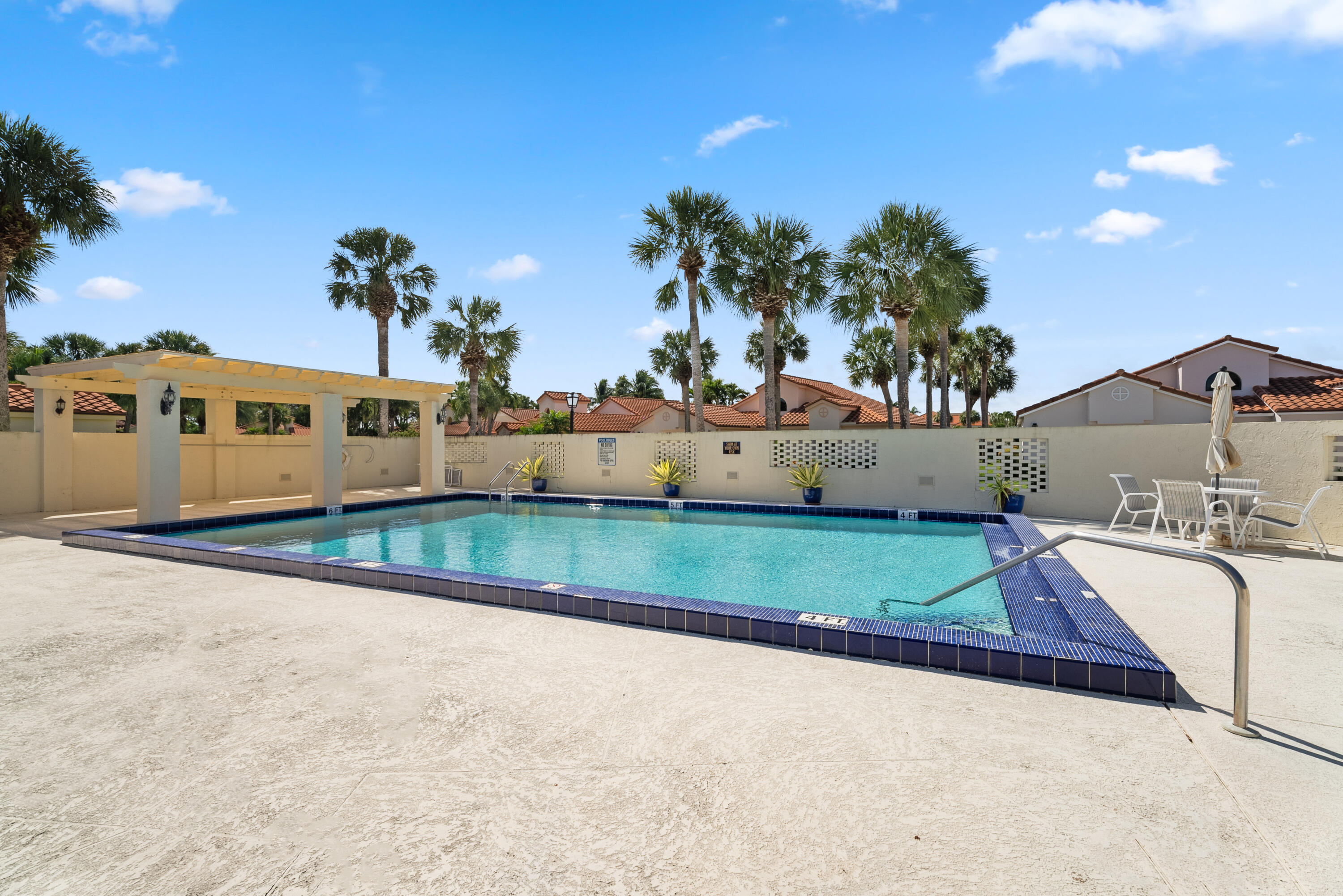 HIDDEN COVE AT JONATHANS LANDING - Residential