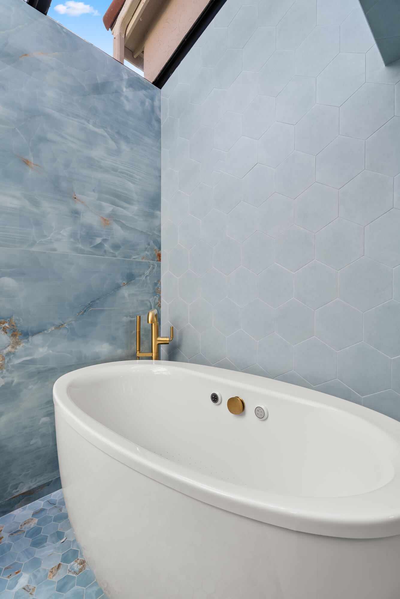 HIDDEN COVE AT JONATHANS LANDING - Residential