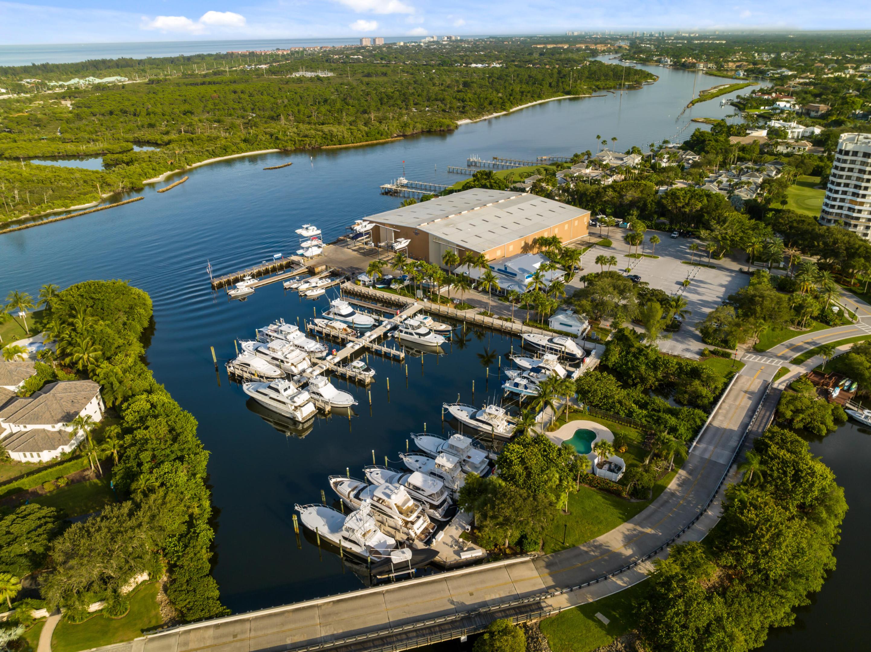 HIDDEN COVE AT JONATHANS LANDING - Residential