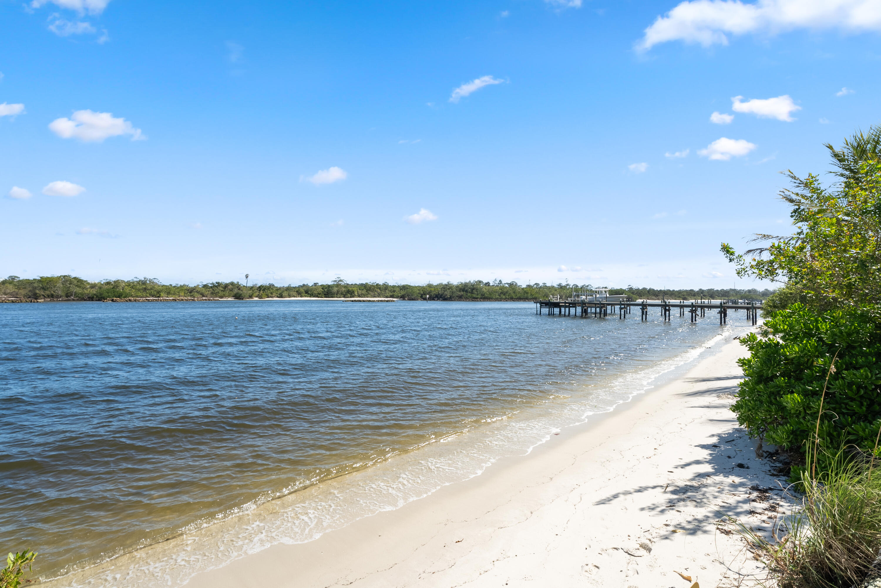 HIDDEN COVE AT JONATHANS LANDING - Residential