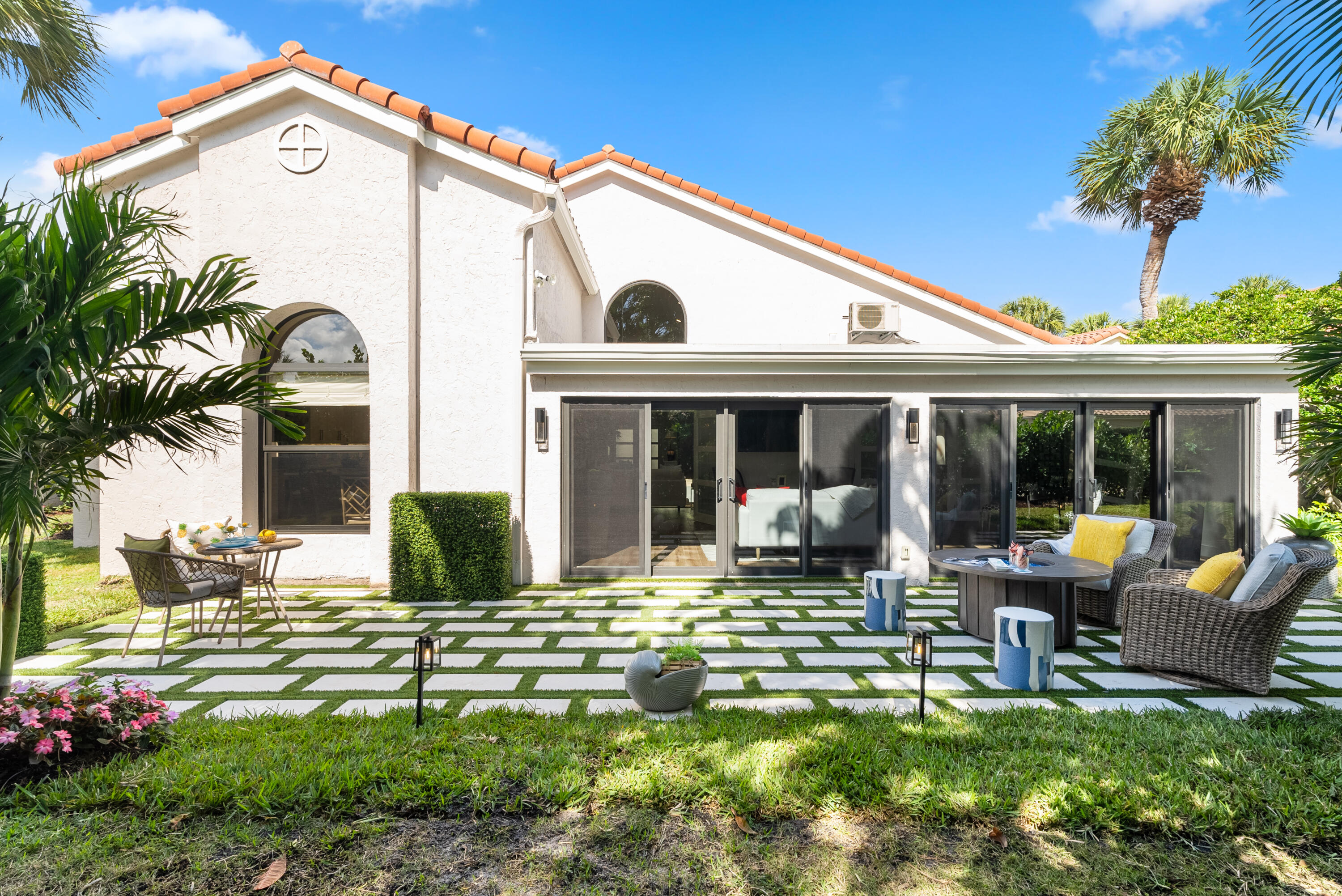 HIDDEN COVE AT JONATHANS LANDING - Residential