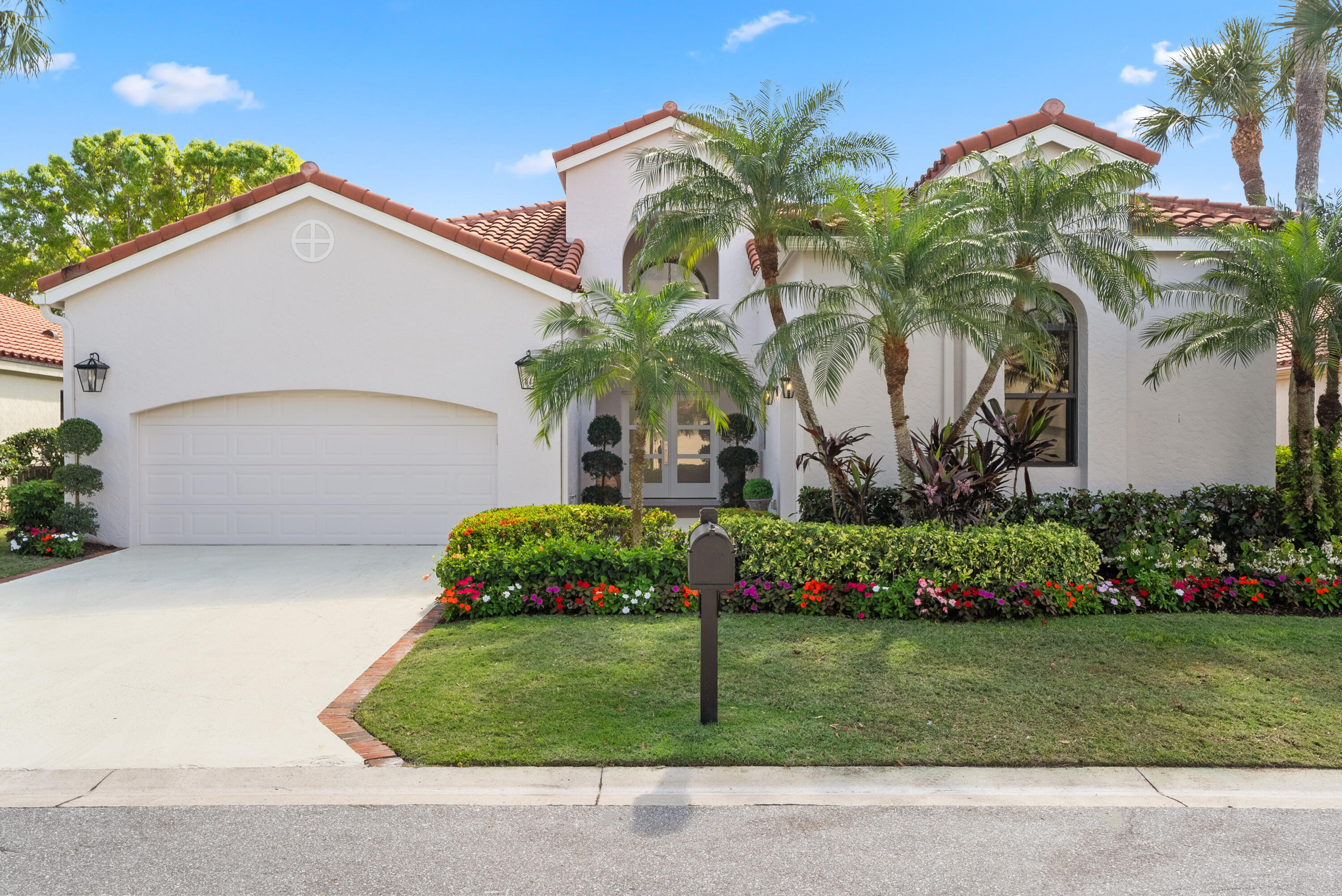 HIDDEN COVE AT JONATHANS LANDING - Residential