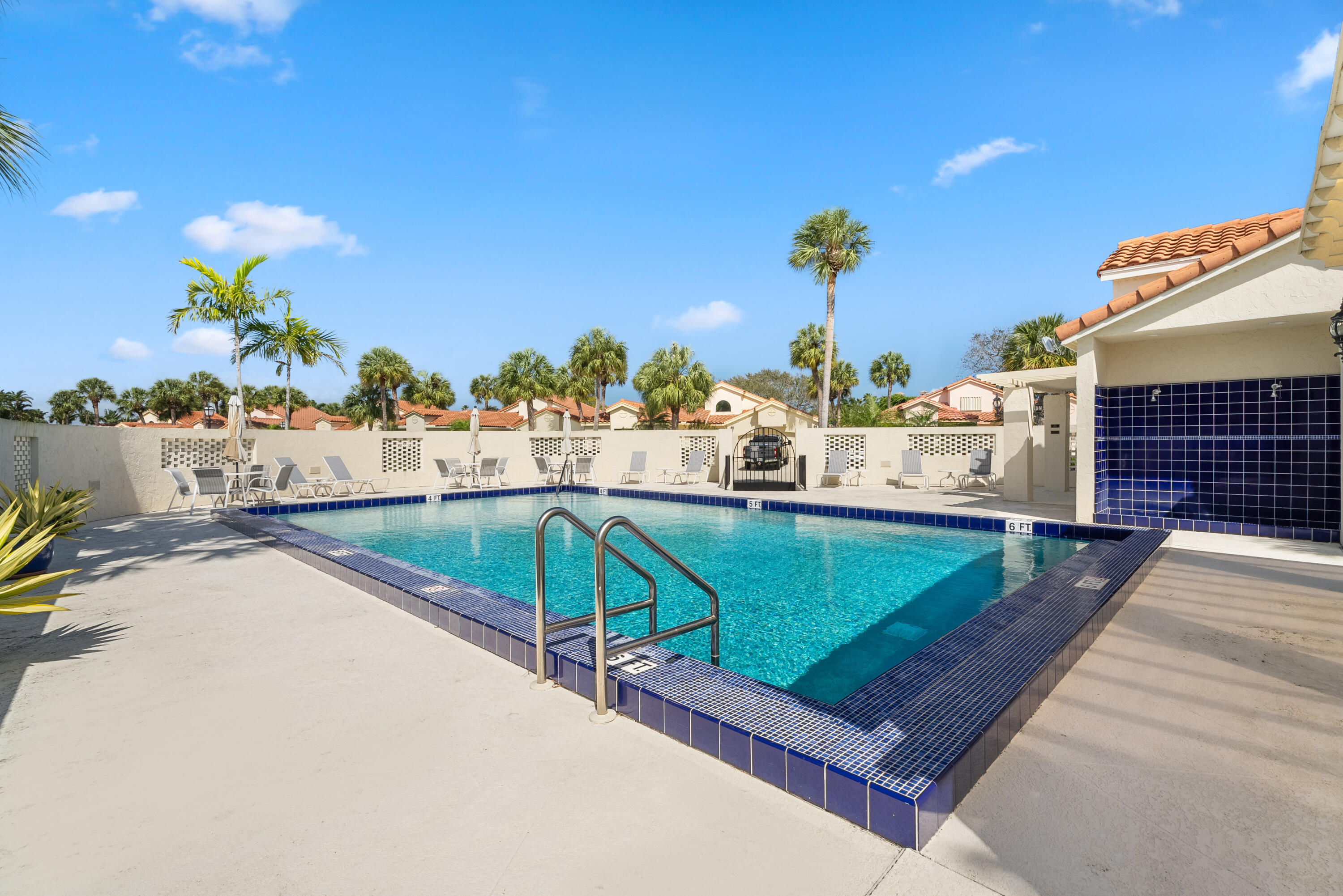 HIDDEN COVE AT JONATHANS LANDING - Residential