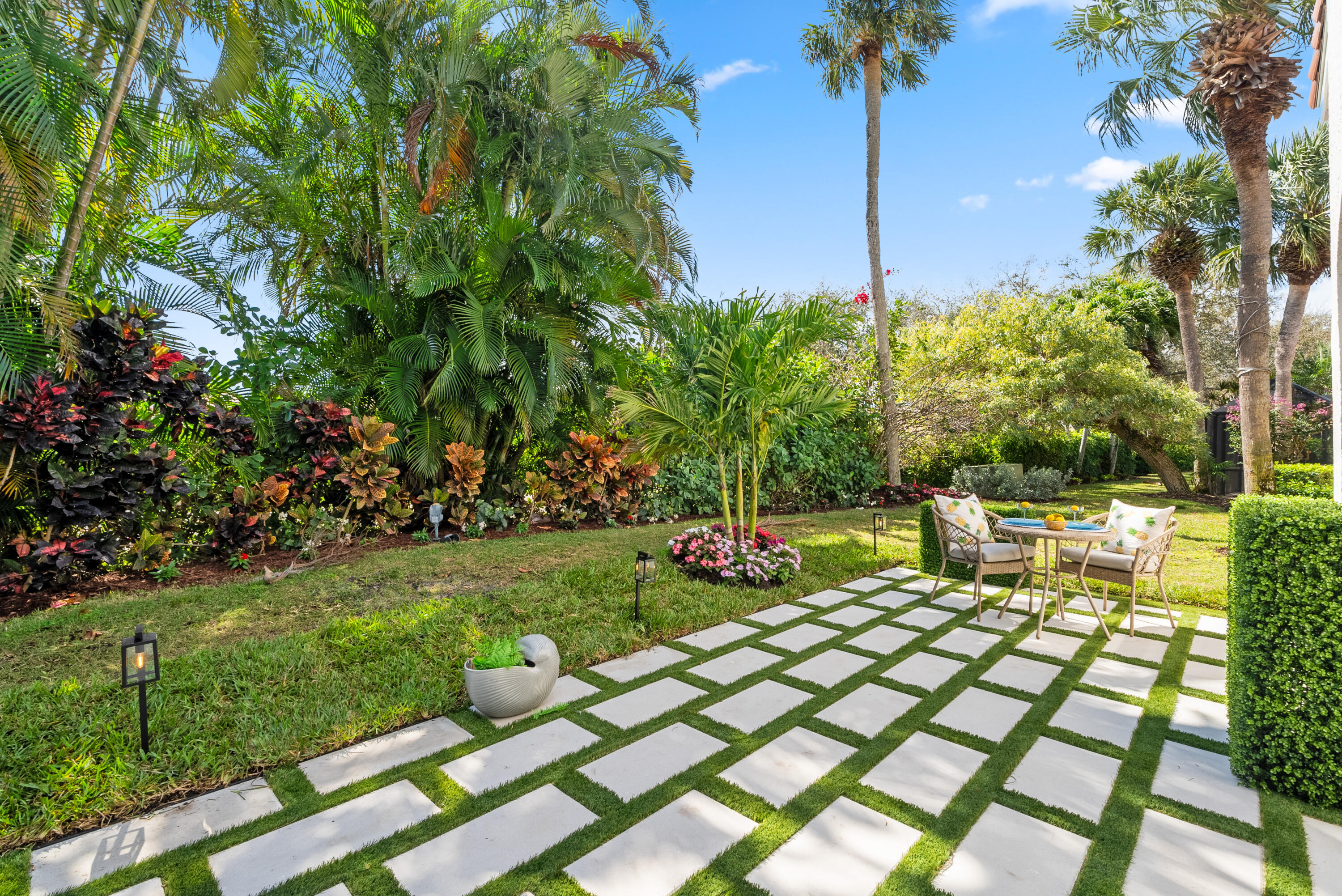 HIDDEN COVE AT JONATHANS LANDING - Residential