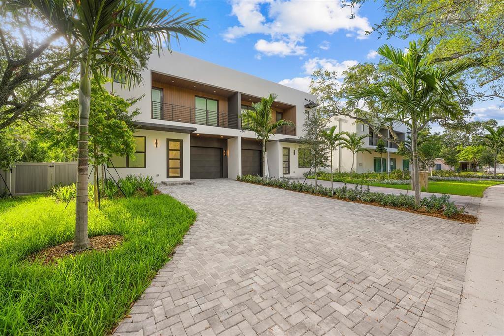3298 SW 15th Ave