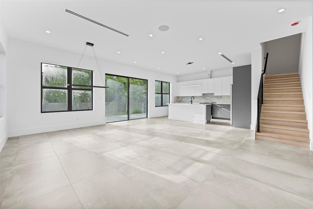 3298 SW 15th Ave