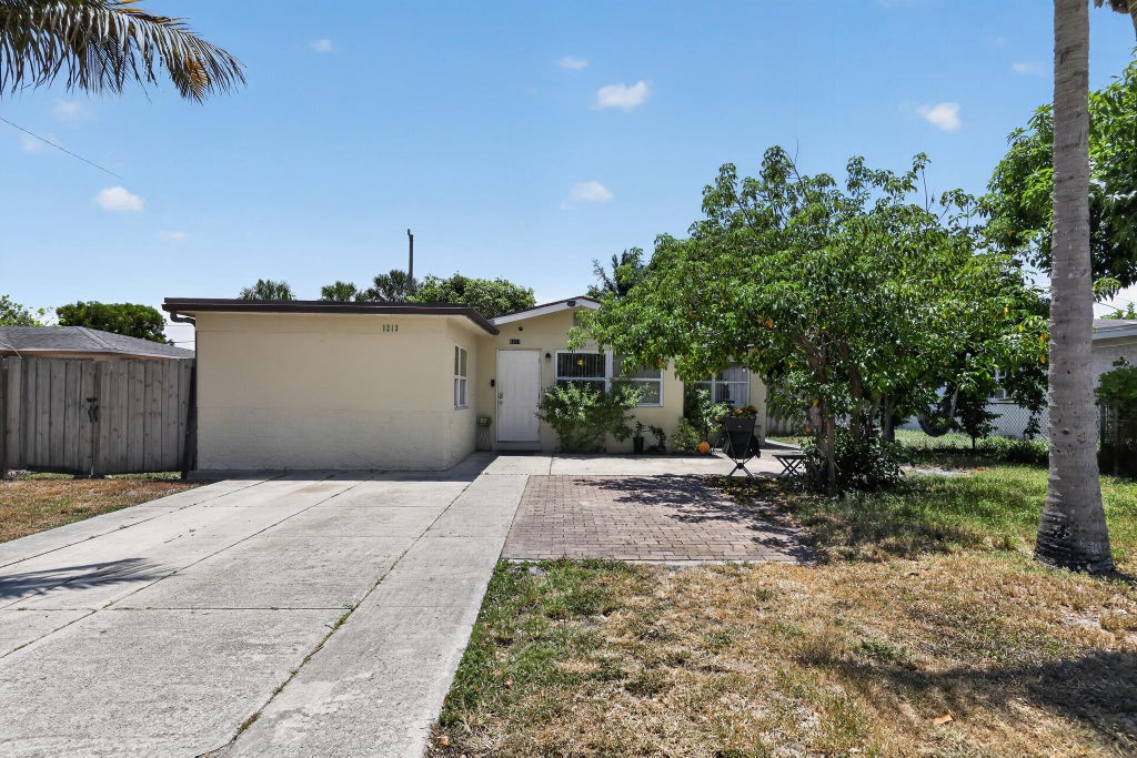 Photo of 1213 14TH Avenue S, Lake Worth Beach, FL 33460 (MLS # B26068937)
