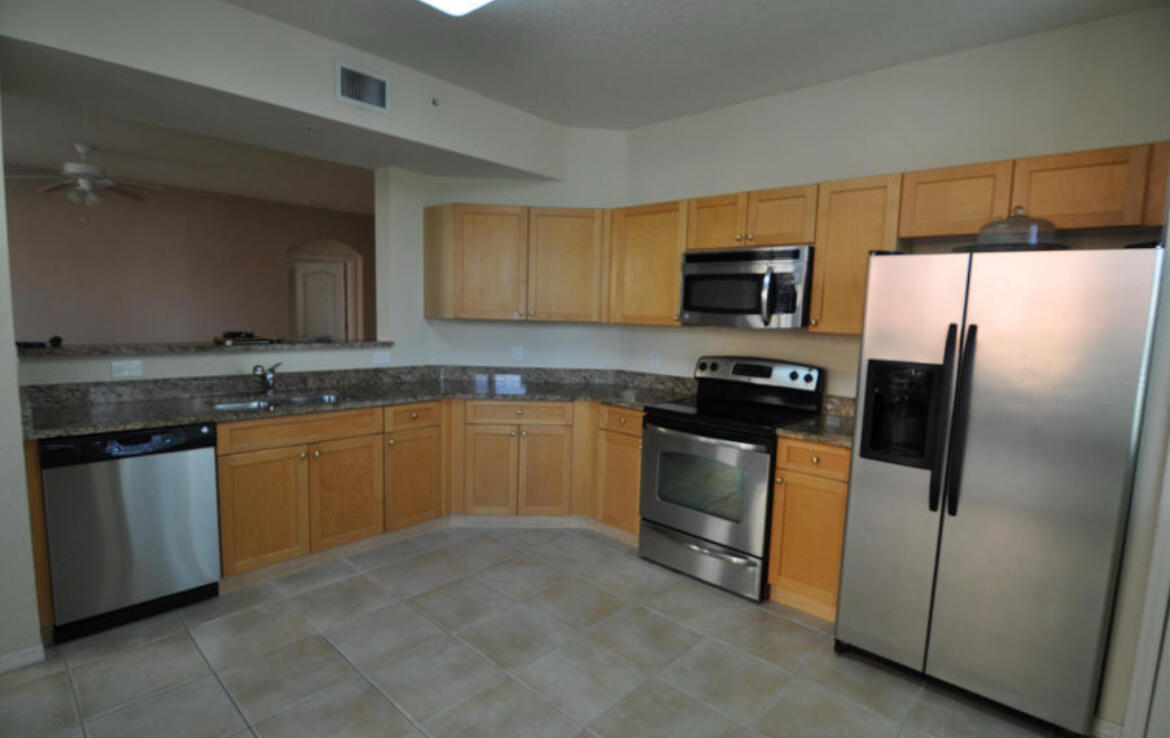 RESIDENCES AT LEGACY PLAC - Residential Lease
