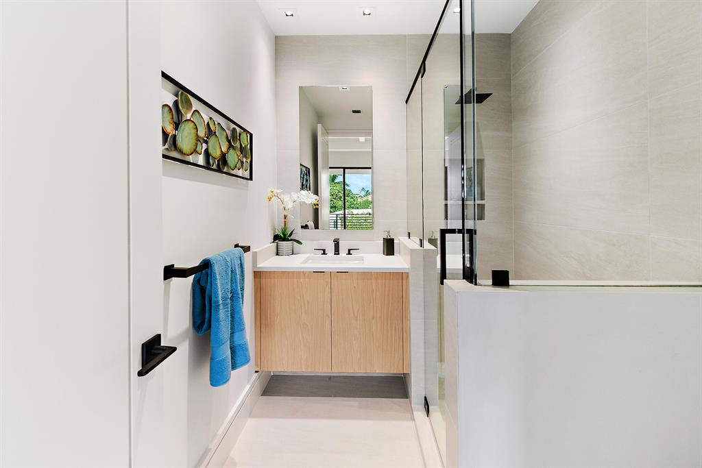 HARBOUR EAST - Residential