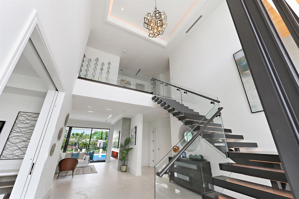 HARBOUR EAST - Residential