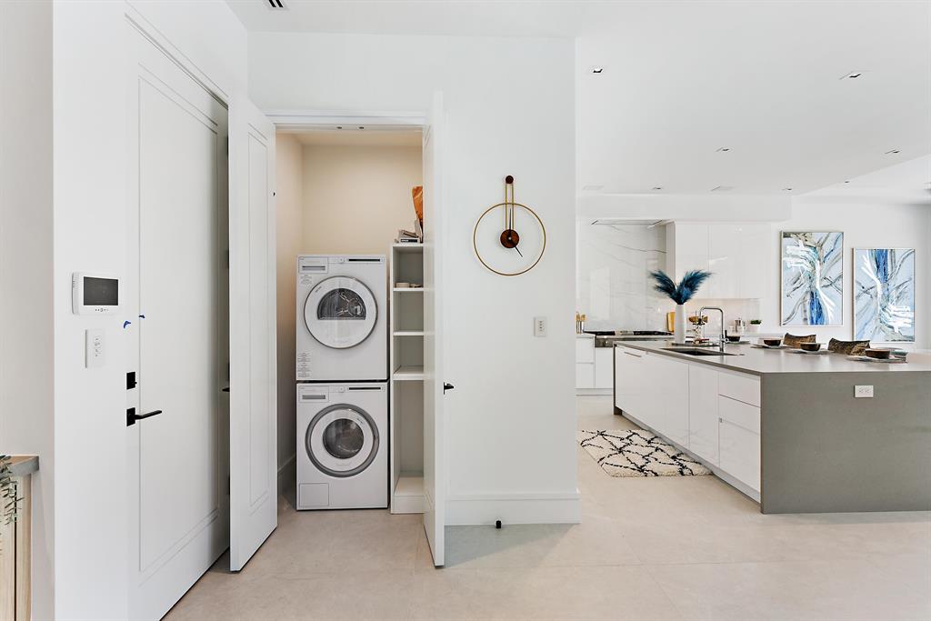 HARBOUR EAST - Residential