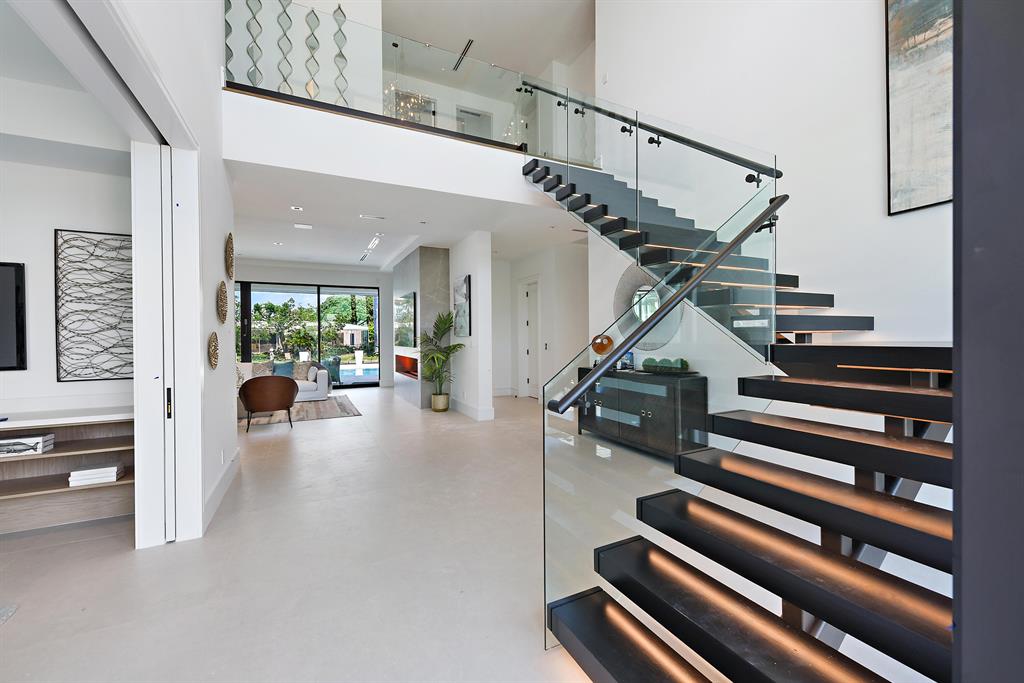 HARBOUR EAST - Residential