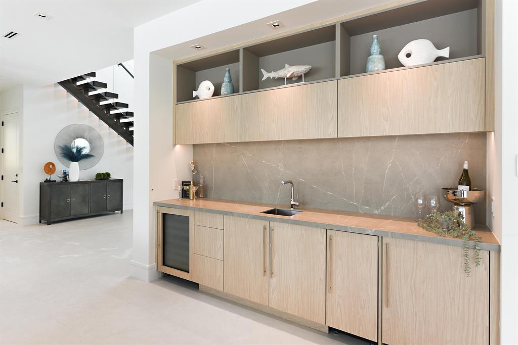 HARBOUR EAST - Residential