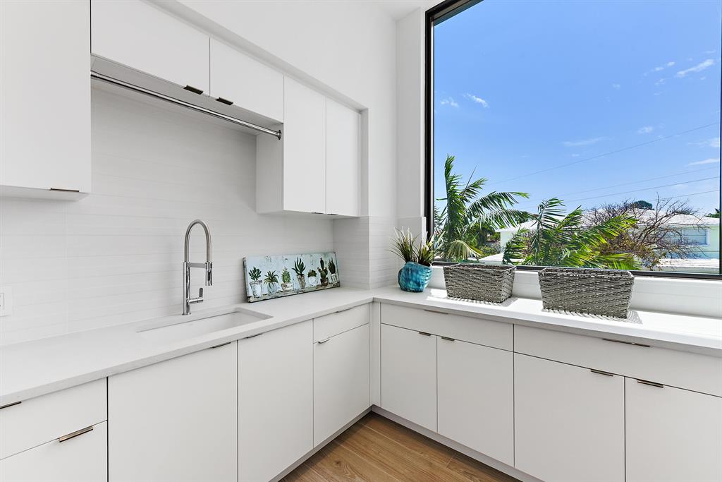 HARBOUR EAST - Residential