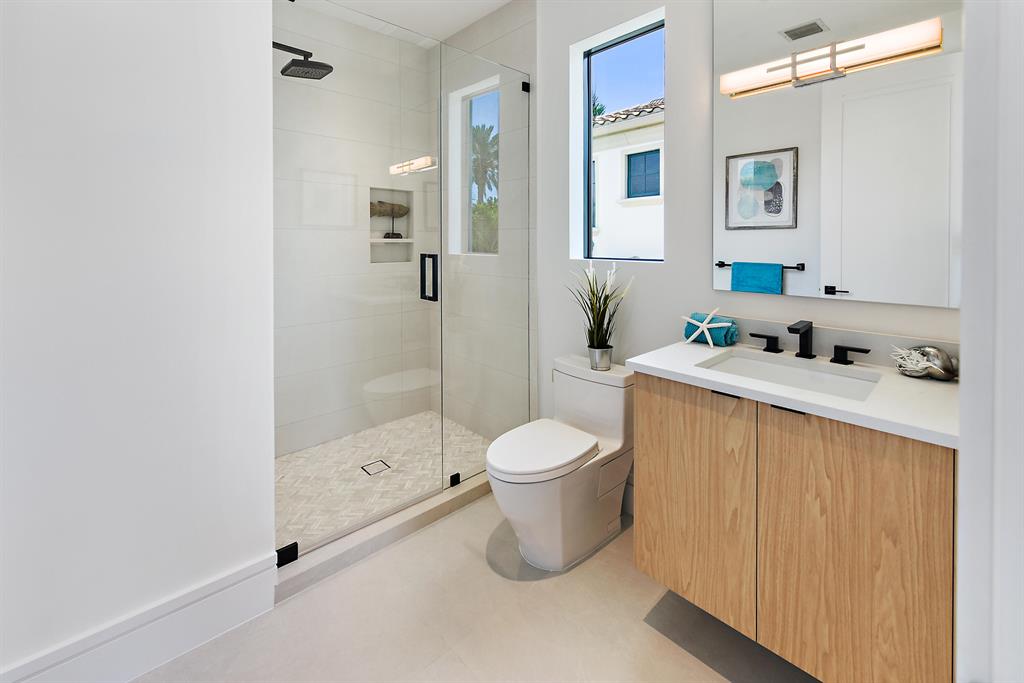 HARBOUR EAST - Residential