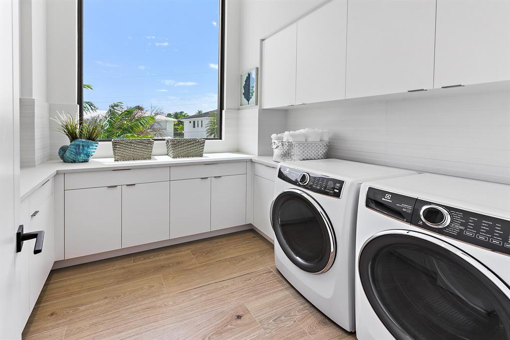 HARBOUR EAST - Residential