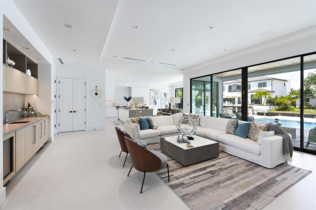 HARBOUR EAST - Residential