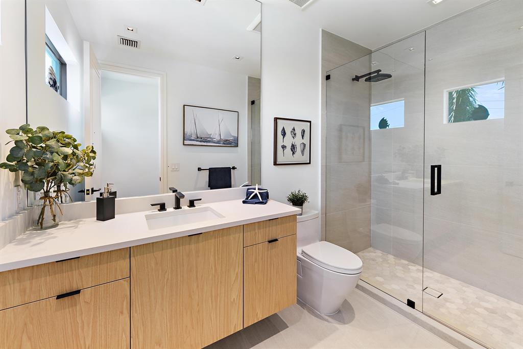 HARBOUR EAST - Residential