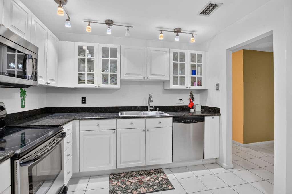 Photo of 9364 Sable Ridge Circle #D, Boca Raton, FL 33428 (MLS # B26063152)