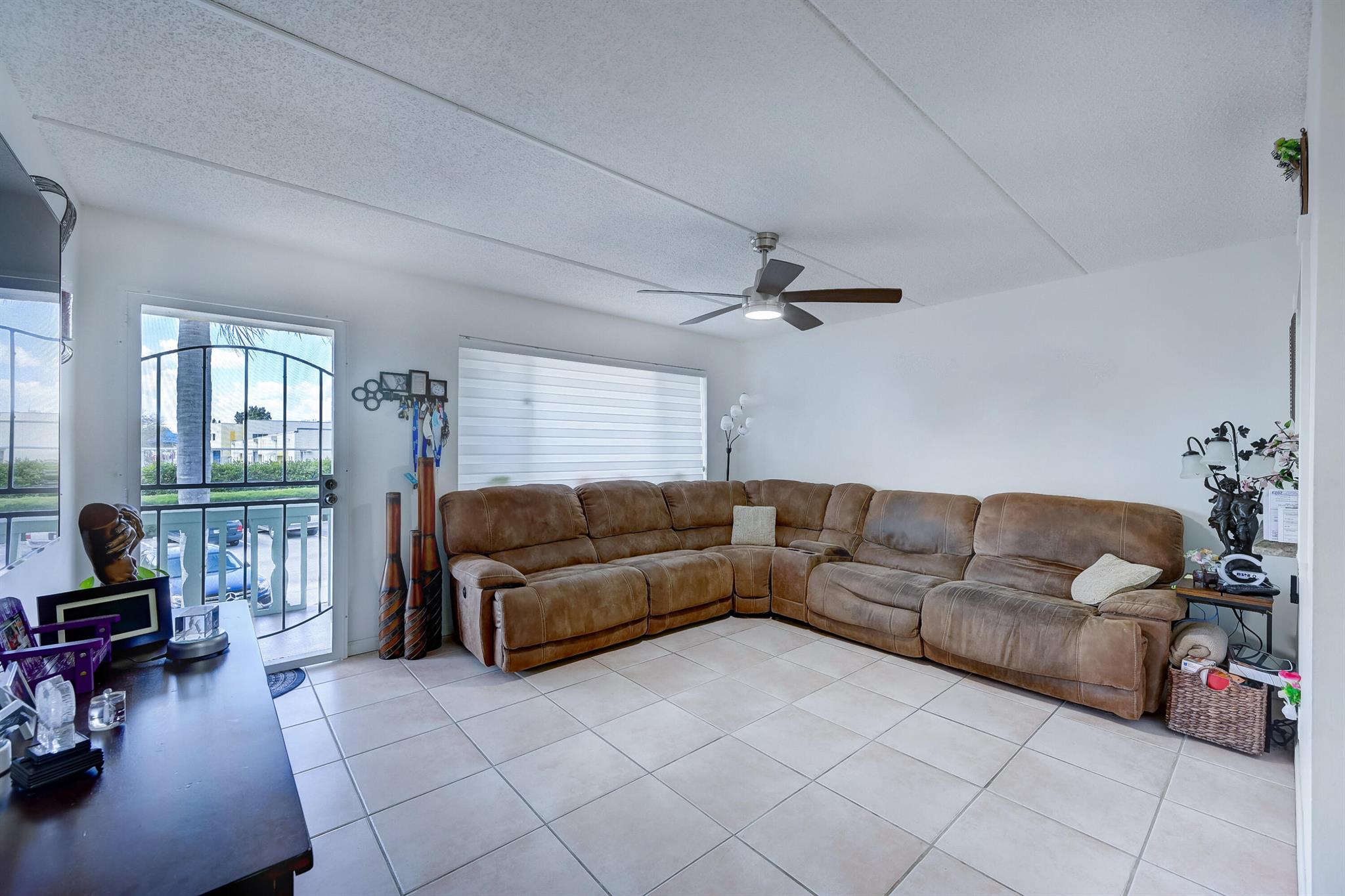 400 Village Green 216 Circle W 216