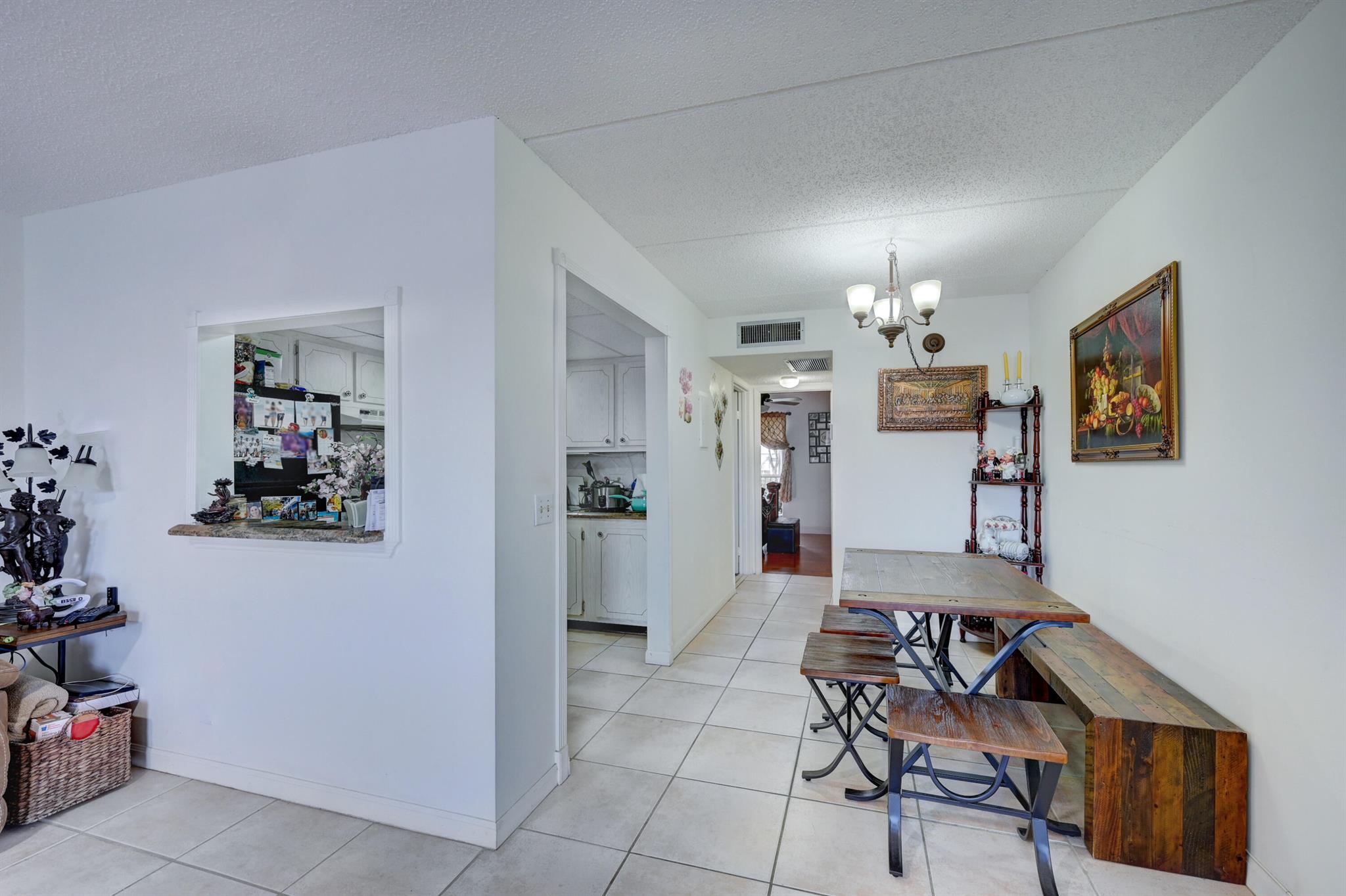 400 Village Green 216 Circle W 216